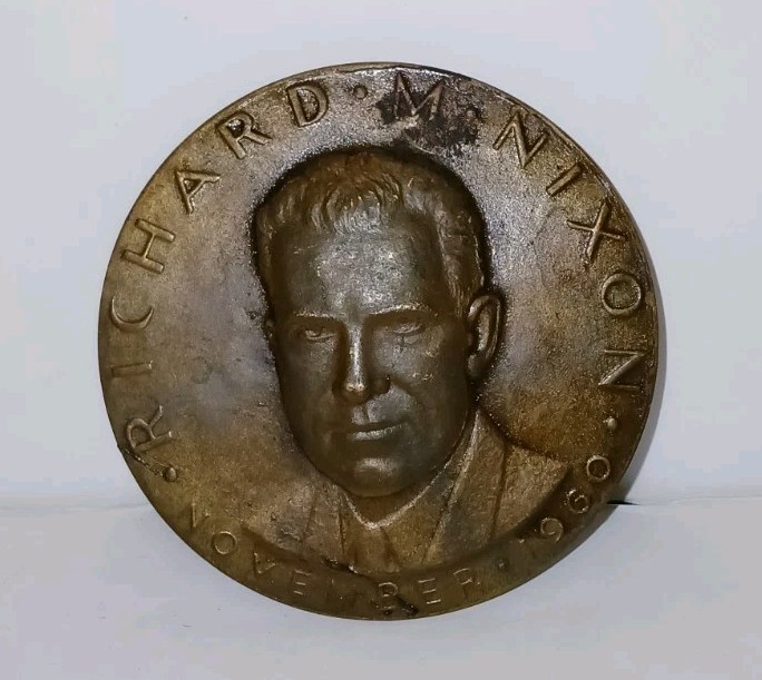VINTAGE RICHARD M NIXON MEDALLION COIN SOLID BRASS 2 1/2″ IN DIAMETER – BBA34