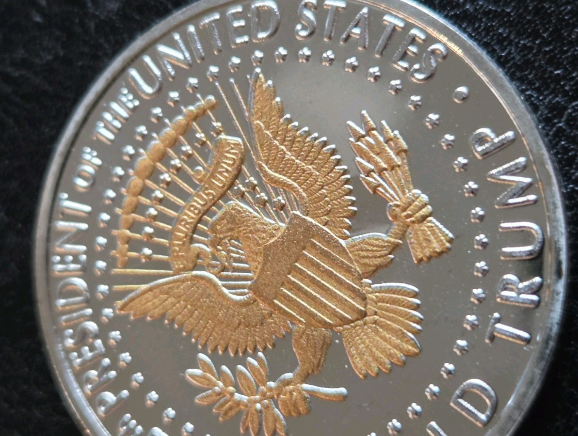Donald Trump 2020 Keep American Great Commemorative Coin Silver Gold Plated