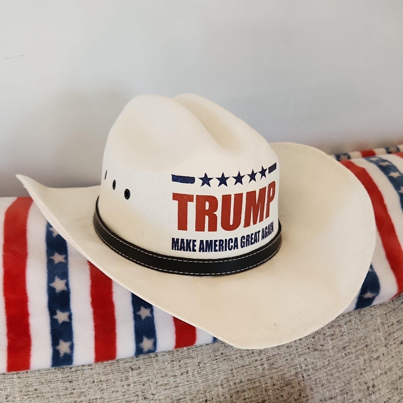 MAKE AMERICA GREAT AGAIN White Western Cowboy Hat Campaign Collectible