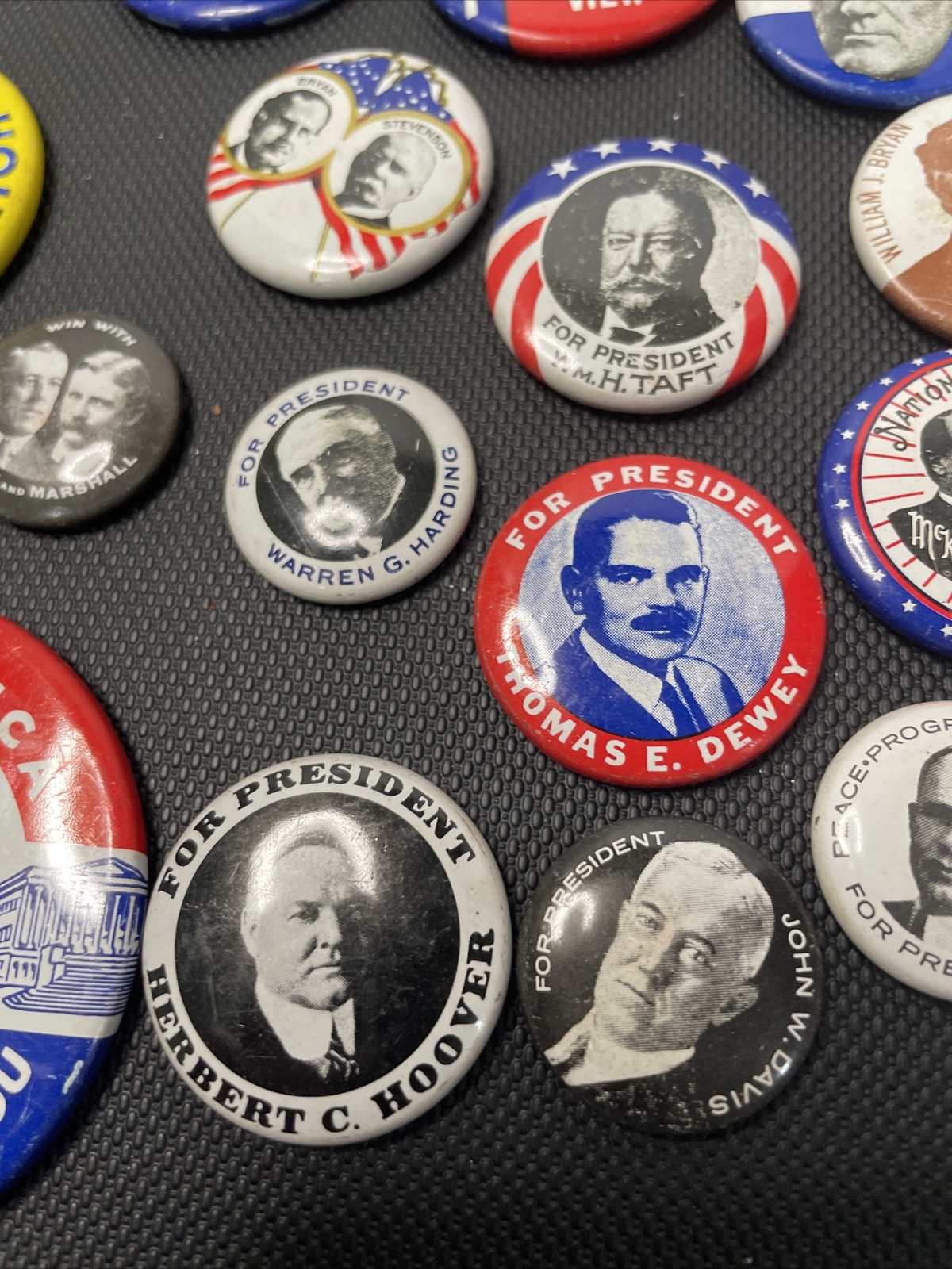 Vintage Lot (33) 1970s Cracker Barrel Reproduction Presidential Campaign Buttons