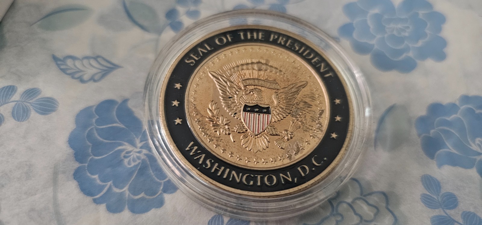 WHITE HOUSE CHALLENGE COIN PRESIDENT Donald Trump Presidential Seal New in Box