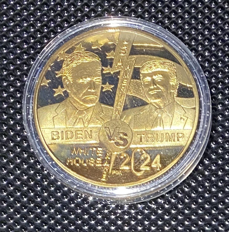 2024 🗽 Donald Trump VS Biden Election 🗽 Colorized Silver Plated Coin Set