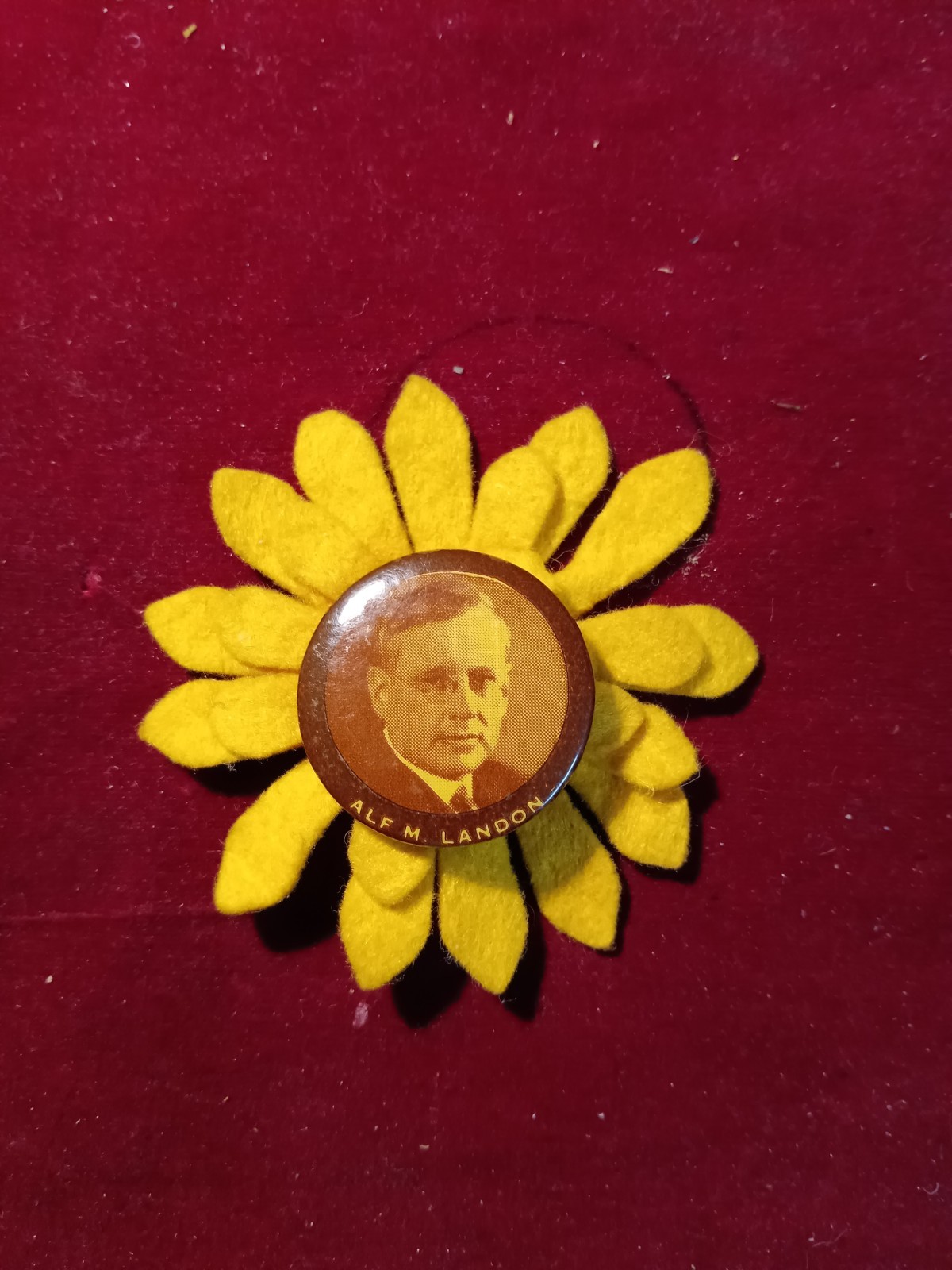 1936 Alf Landon Presidential Campaign Button 2 1/4 LAN-2003 Felt 5″