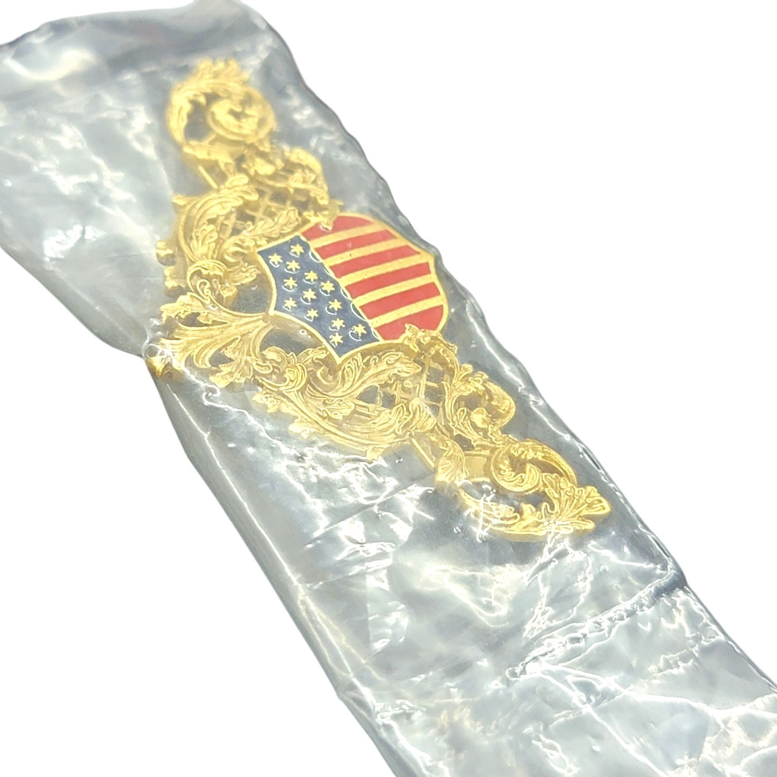 White House Historical Association WHHA US Shield Brooch Gold Filigree Pin