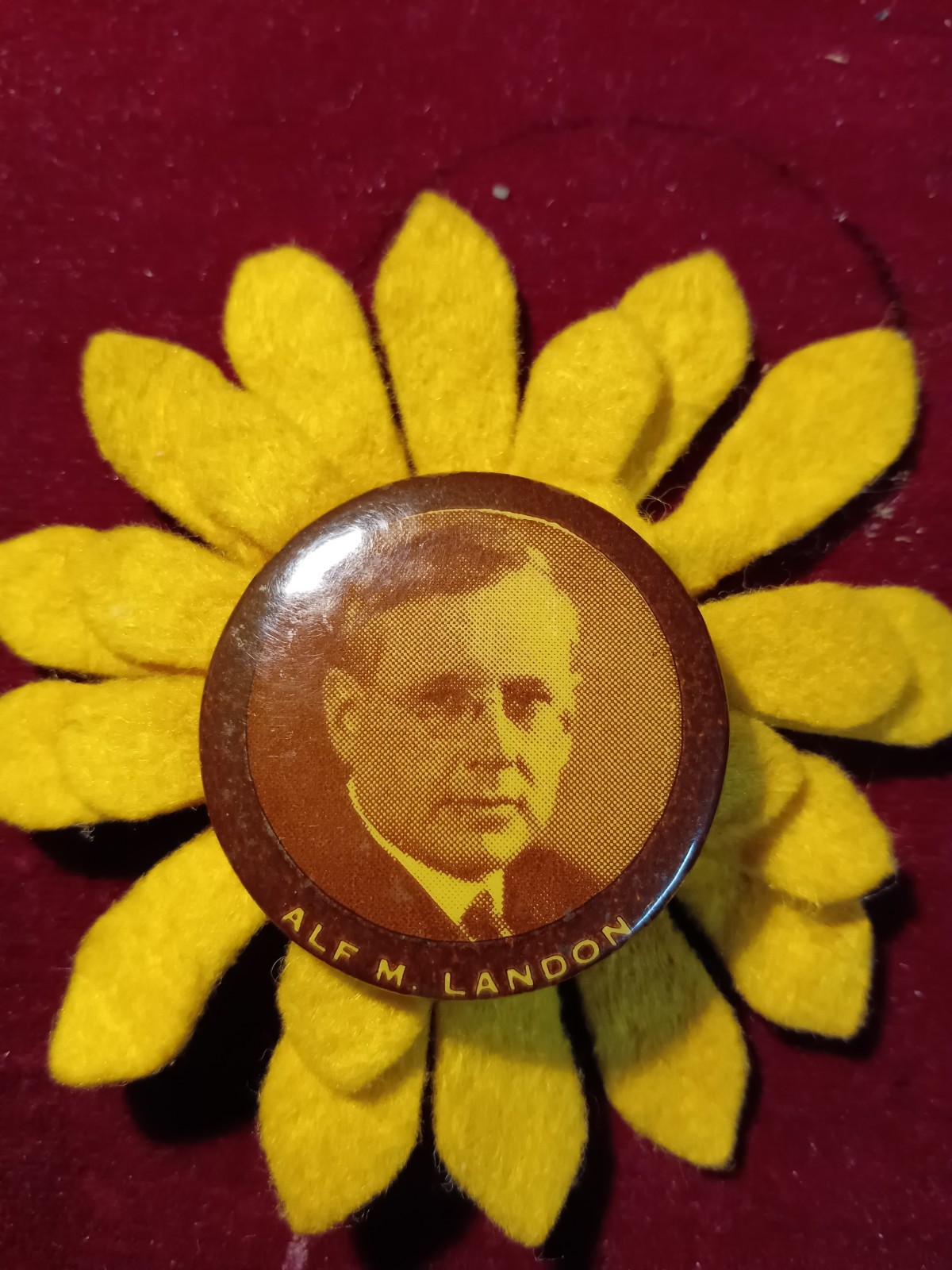 1936 Alf Landon Presidential Campaign Button 2 1/4 LAN-2003 Felt 5″