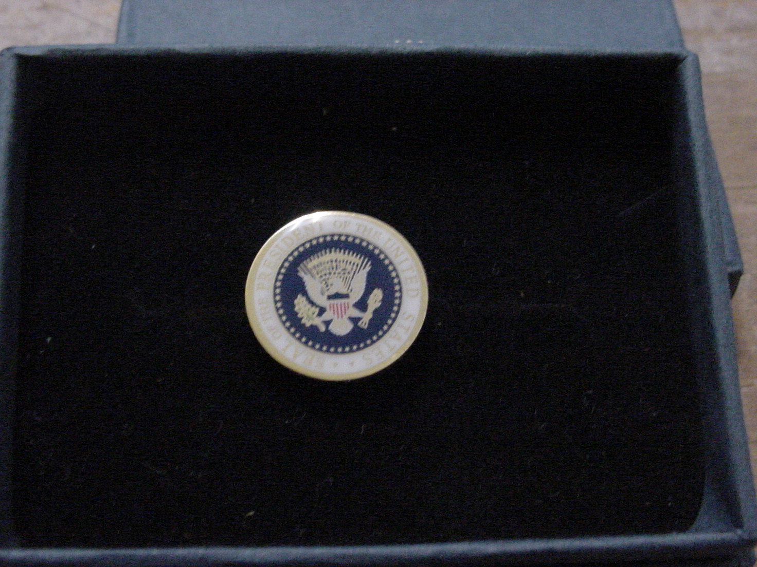 Presidential DONALD TRUMP Lapel Pin color seal