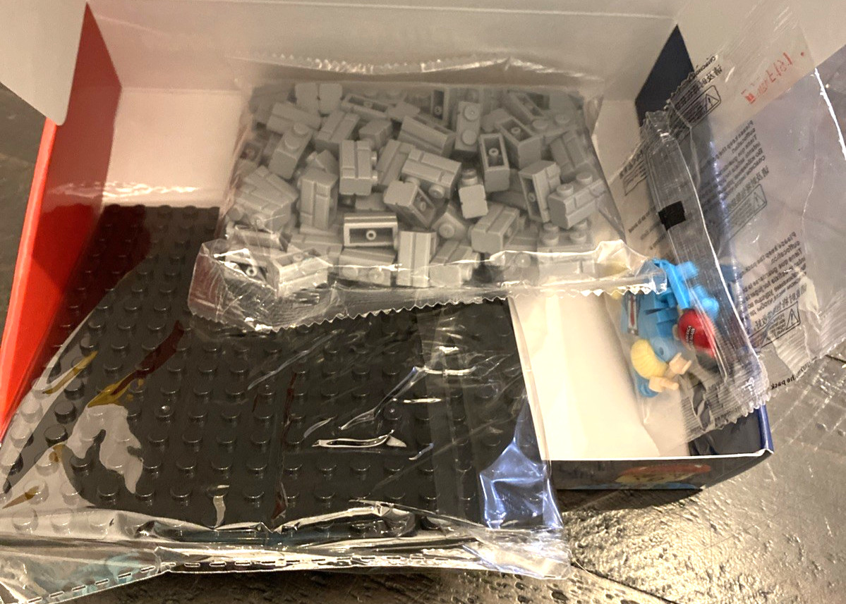 Donald Trump MAGA Build The Wall Starter Kit Plastic Building Blocks Open Box