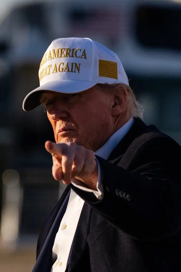Official Authentic Donald Trump White Gold MAGA Make America Great Again Hat Cap