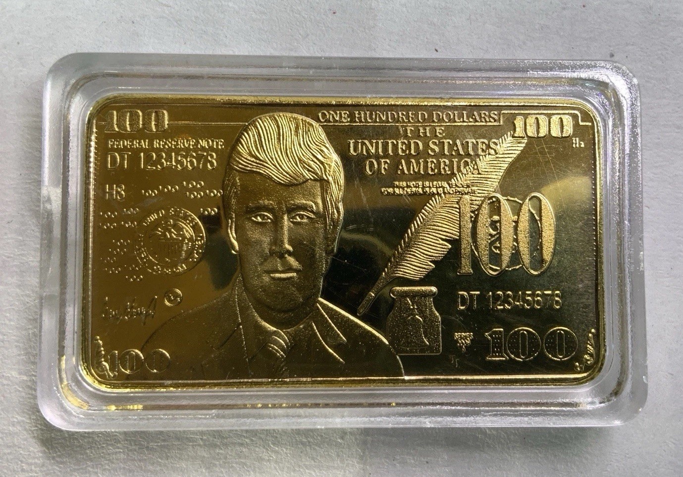 DONALD TRUMP COMMEMORATIVE $100 GOLD BULLION BAR COIN NEW IN CASE COLLECTIBLE