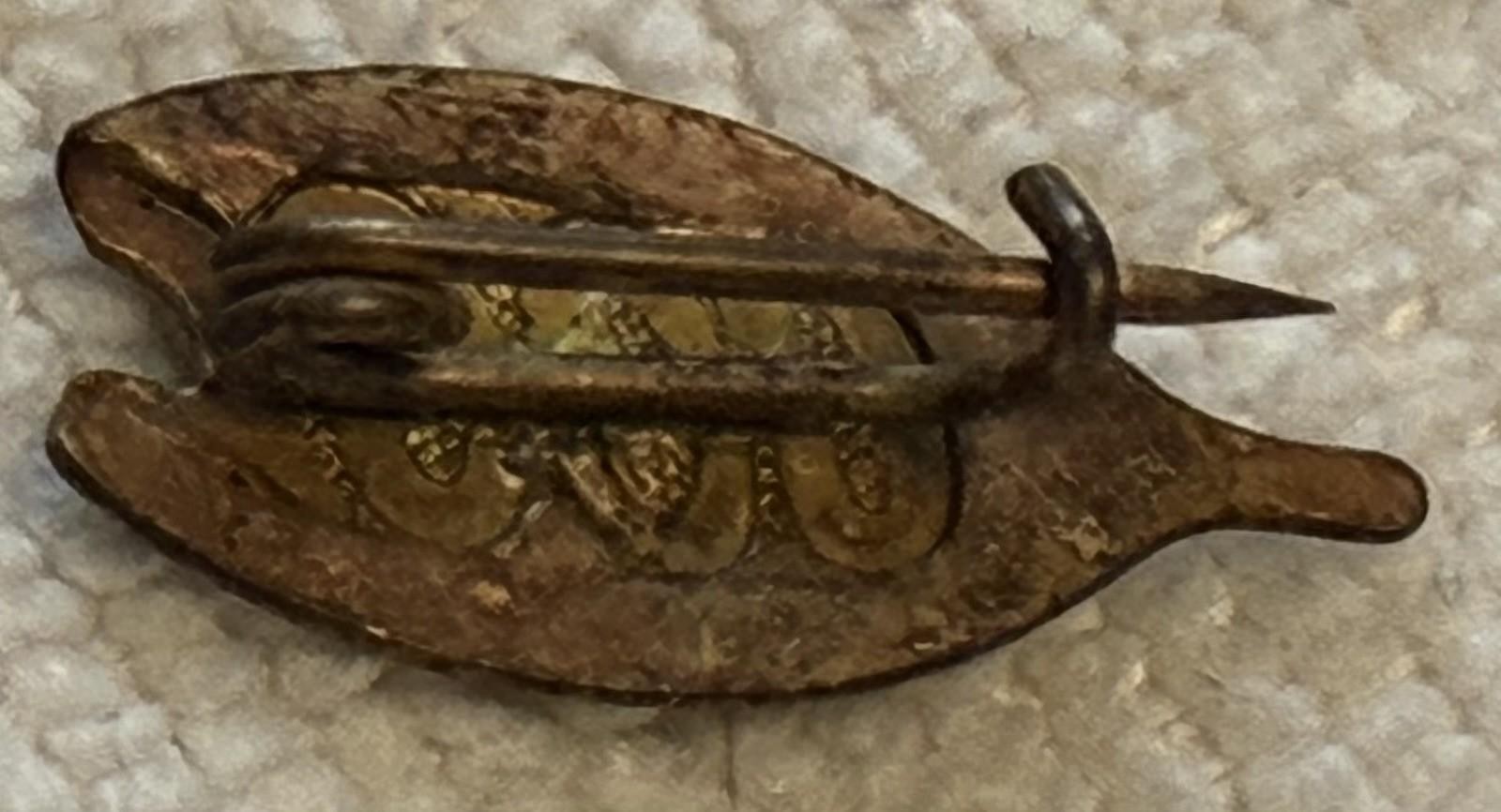ORIGINAL 1909 TEDDY ROOSEVELT GOOD LUCK WISHBONE CAMPAIGN PIN
