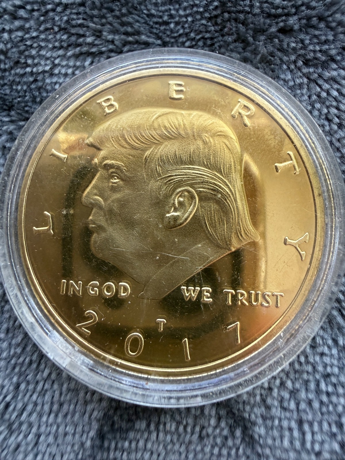 Donald Trump 45th President 2017 Commemorative Gold Plated Coin Liberty Case New