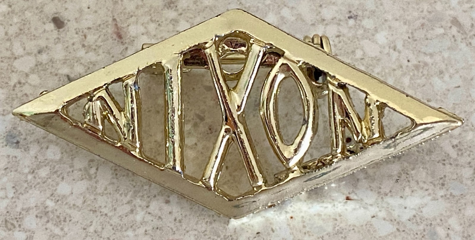 Vintage President Richard NIXON Brooch Gold Tone Campaign Pin Political