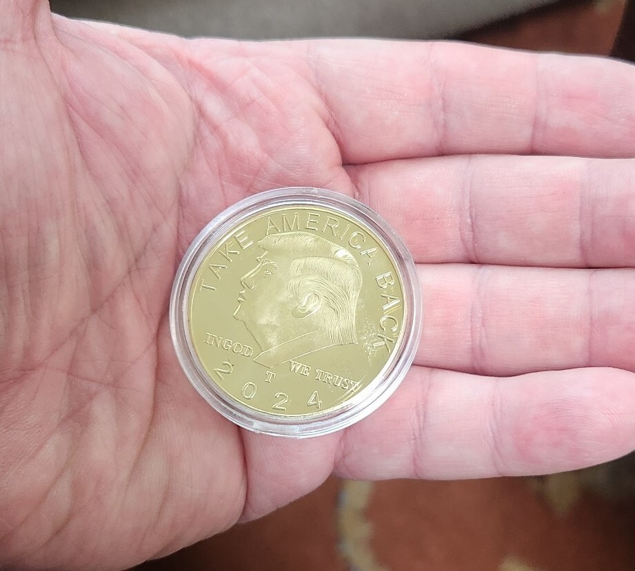 2024 DONALD TRUMP COLLECTOR COIN PRESIDENT GOLD ALLOY SOUVENIR