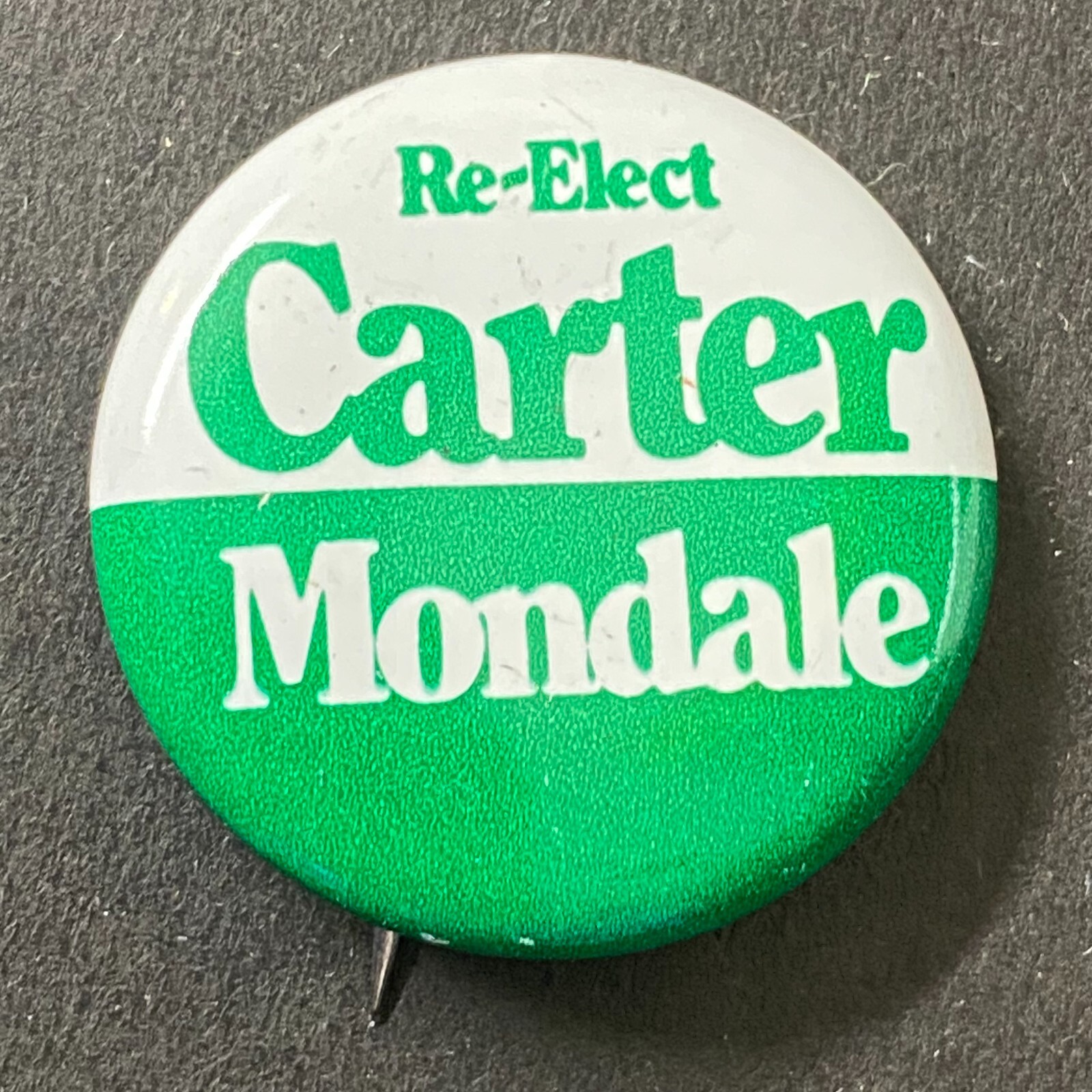 “Re-Elect Carter / Mondale” Steel Pinback 1″ dia. 1980 VGC