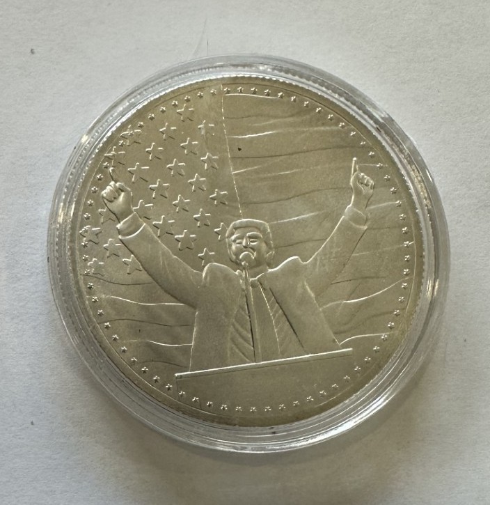 Trump silver plated fight, fight commemmorative coin in hard case
