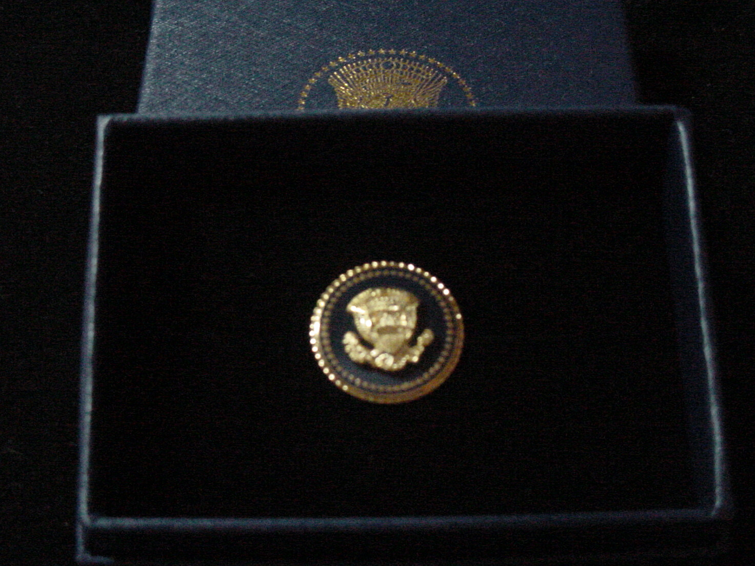 President TRUMP Lapel Pin- Presidential seal Lapel Pin(Gold Color)-Free Shipping