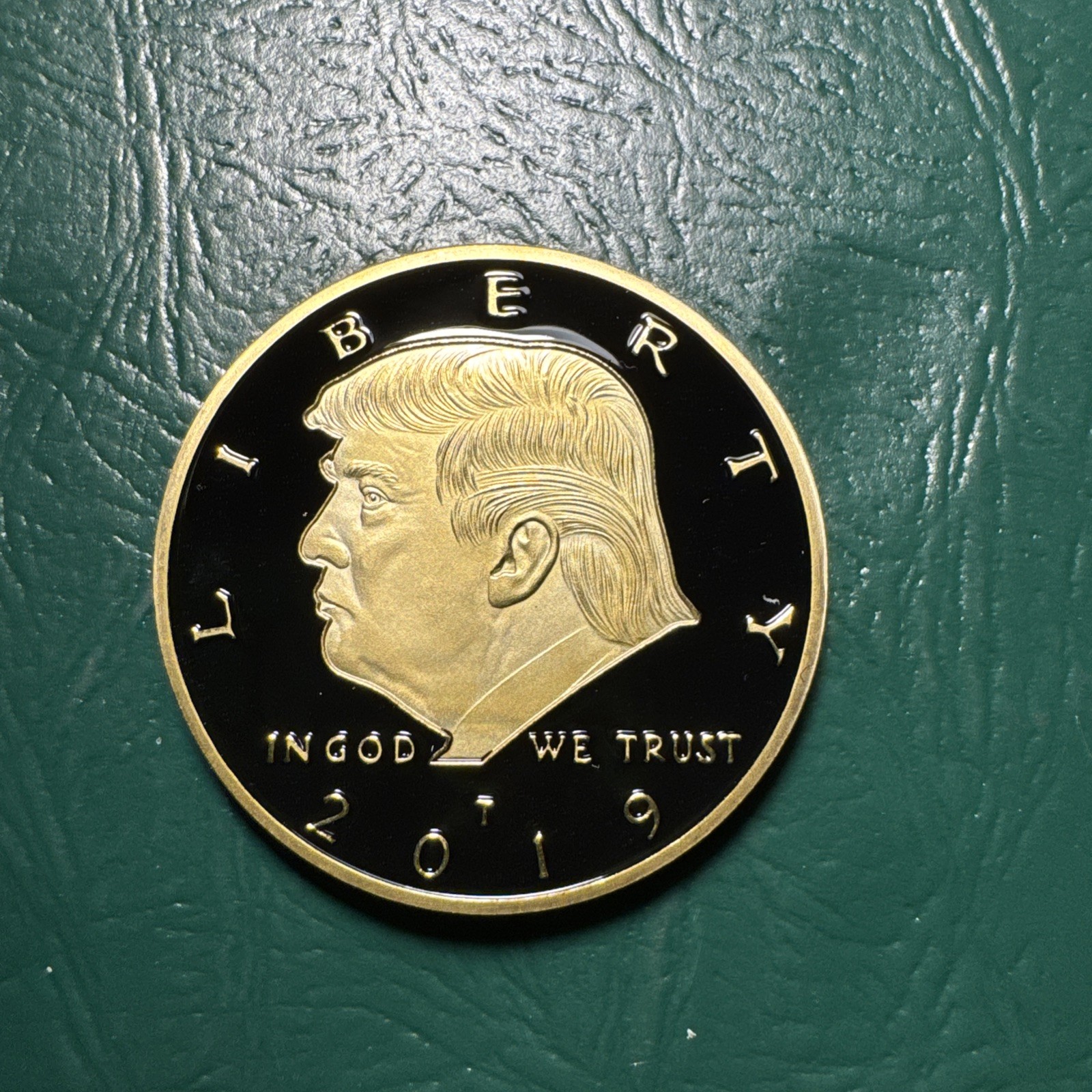 2019 Donald Trump Commemorative Coin Black Gold Plated Collectible US President