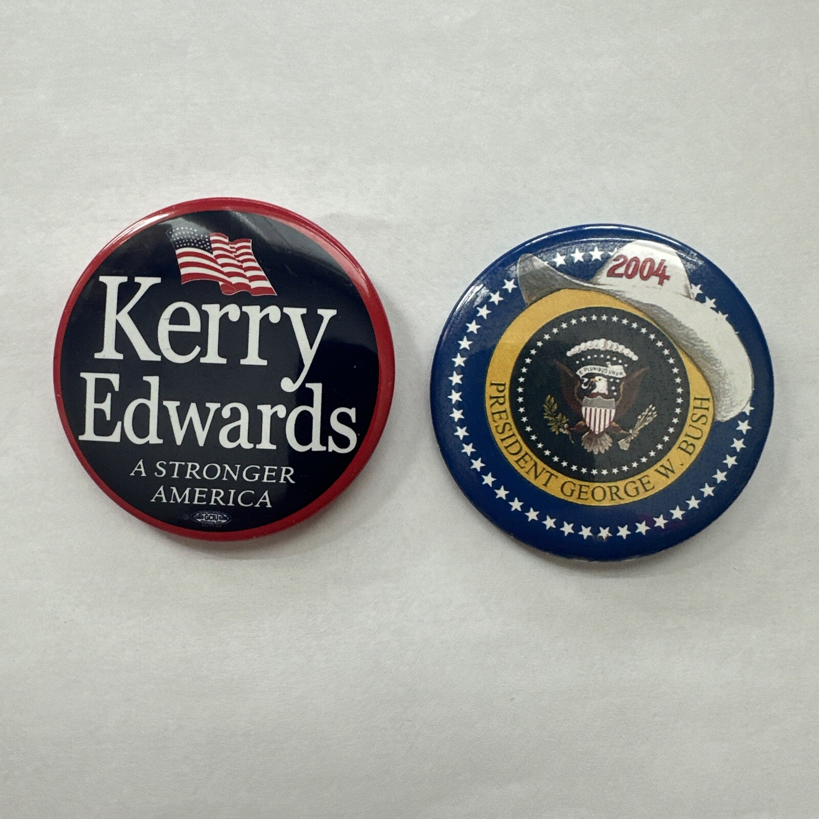 Bush and Kerry 2004 presidential election buttons