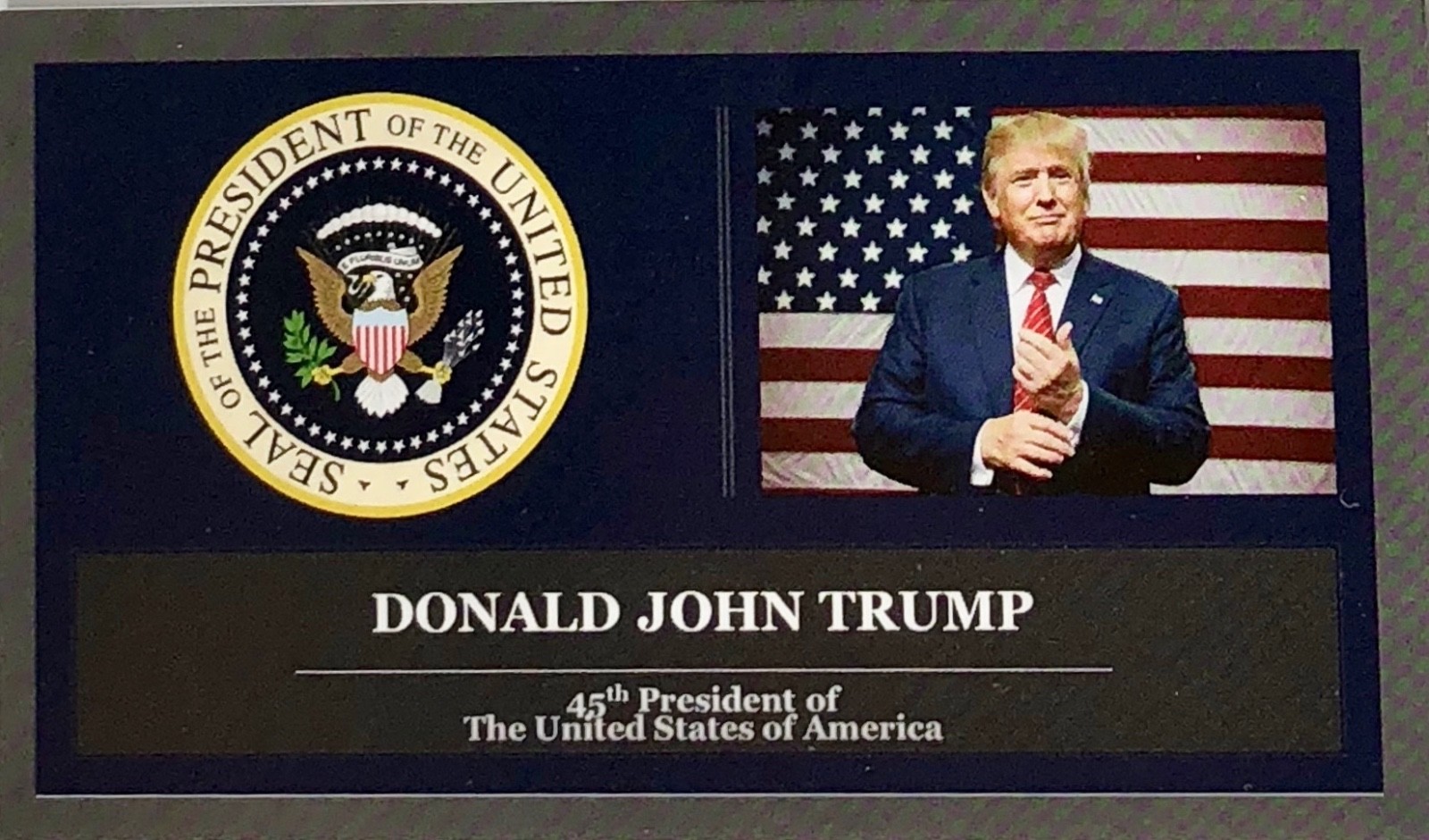 NEW President Donald Trump – The Presidential Seal Commemorative Coin w/ Case