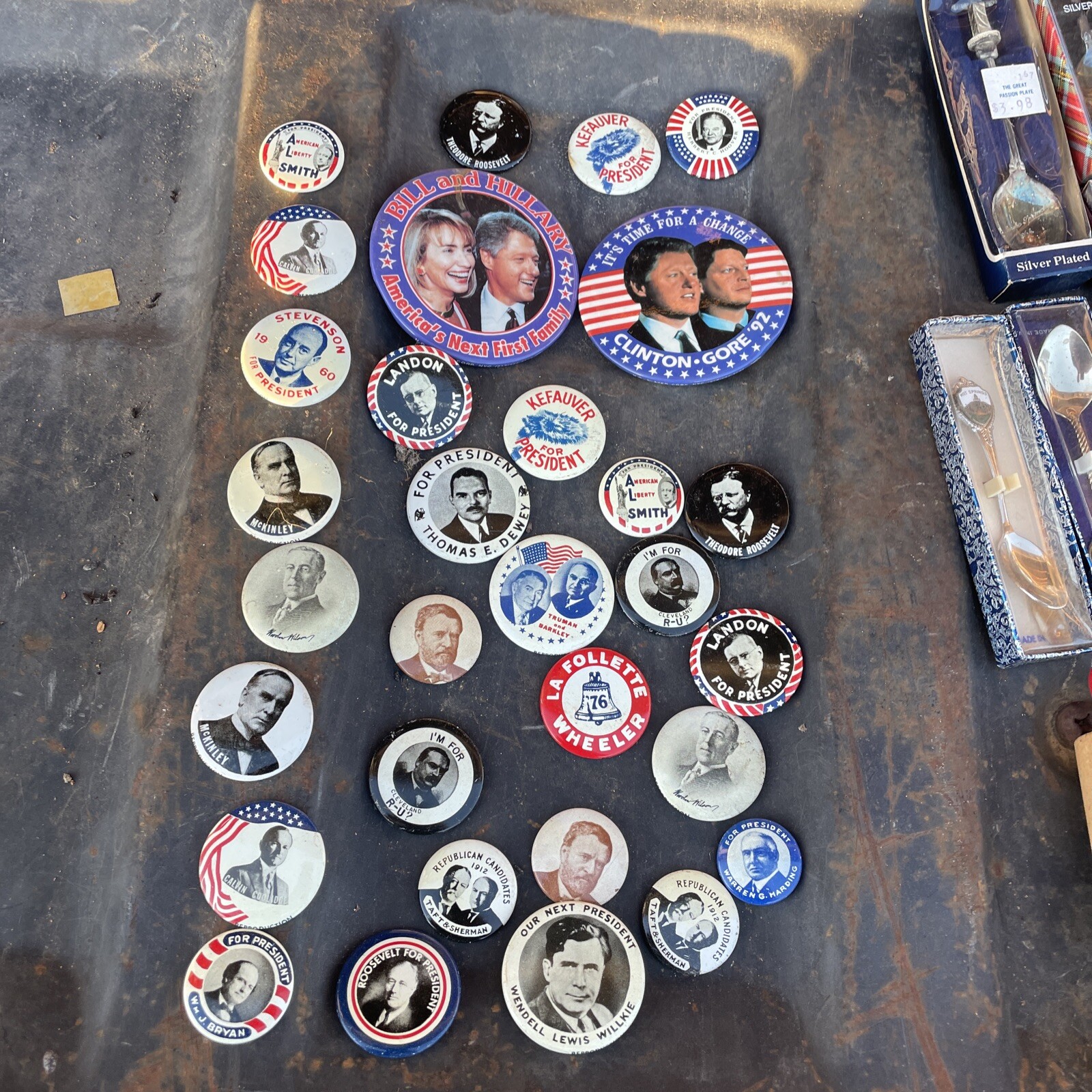 Lot of 33 presidential campaign buttons/tabs–vintage to modern —