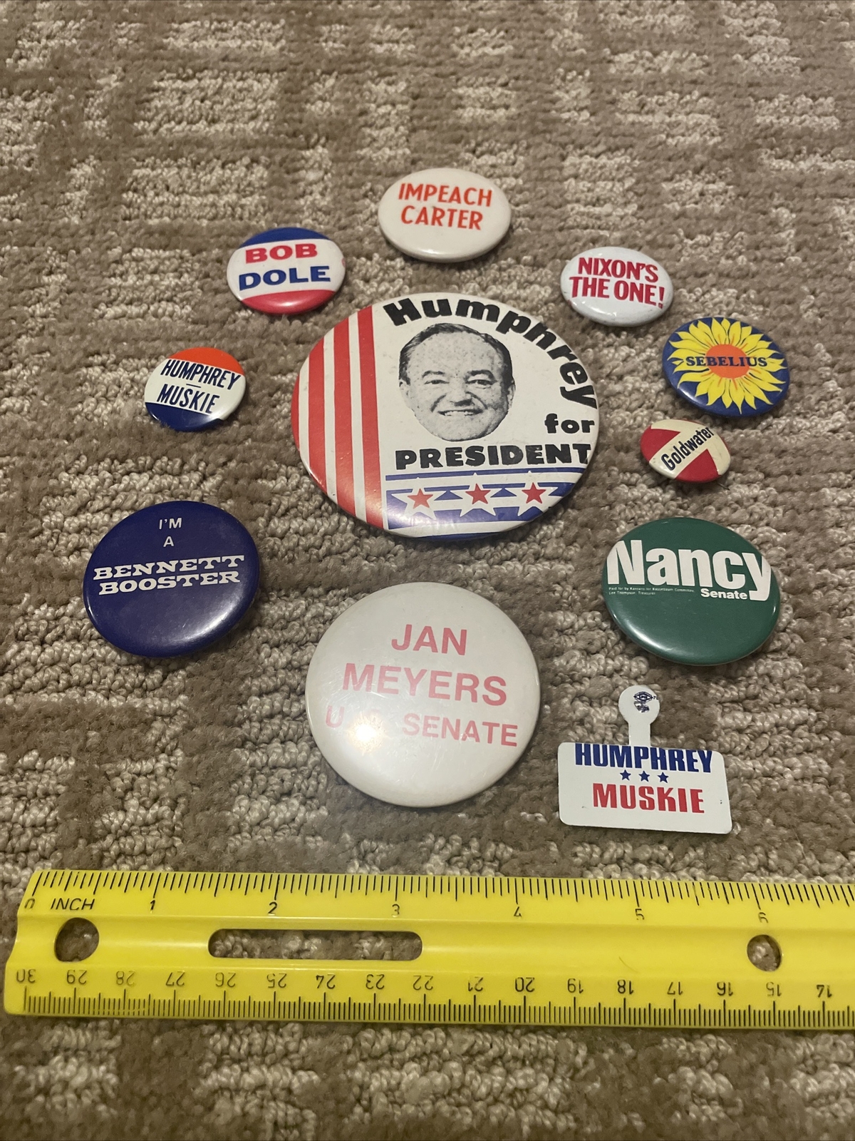 #3 LOT OF 11 VINTAGE PRESIDENTIAL CAMPAIGN BUTTONS NIXON, Dole Bunker Reagan