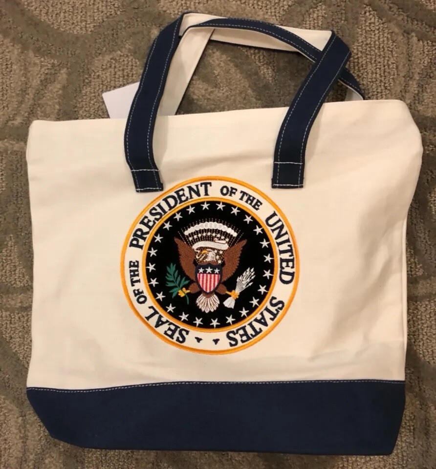 PHOTO TRUMP CHALLENGE COIN + 2019 EASTER BLUE EGG WHITE HOUSE REPUBLICAN GOP