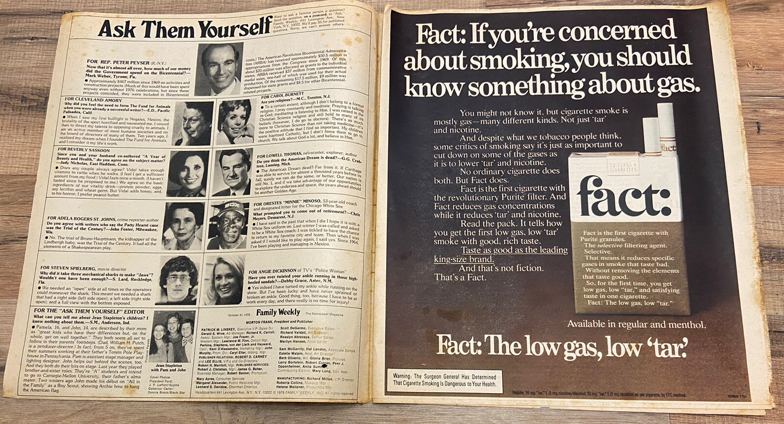 Family Weekly Newspaper October 31 1976 Ford & Carter President Campaign