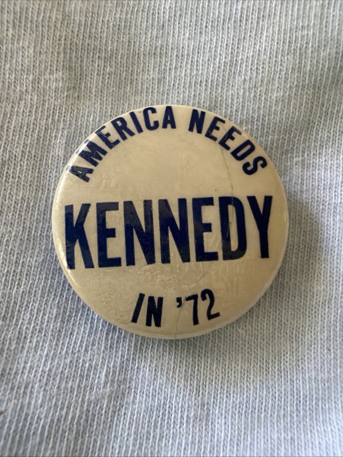 *RARE* 1972 Ted Kennedy in 72 Presidential Campaign Pin Button 1.5″ Political