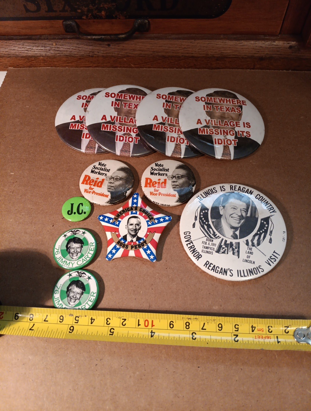 Original Pinback Butons Bush, Regan, Reid, Perot, And Carter As Seen In photos