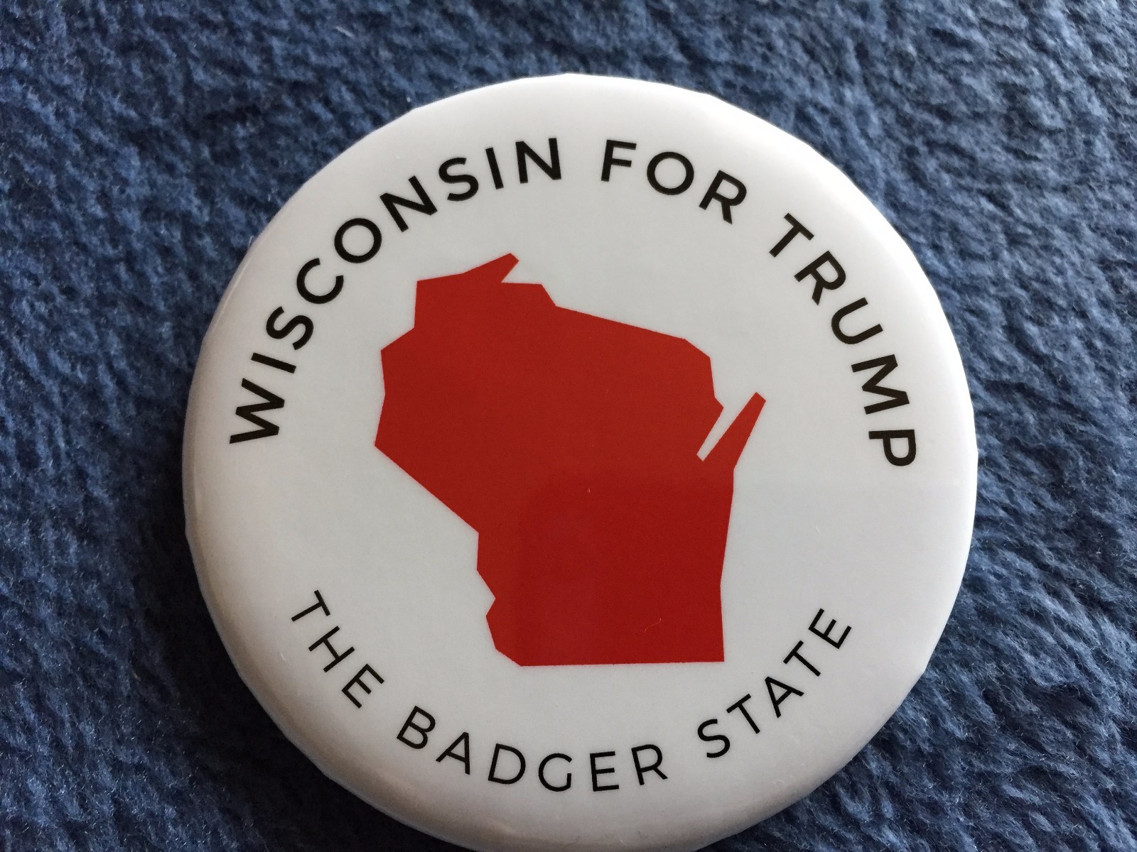2016 DONALD TRUMP (OFFICIAL) WISCONSIN FOR TRUMP (AUTHENTIC) WHITE PIN BUTTON