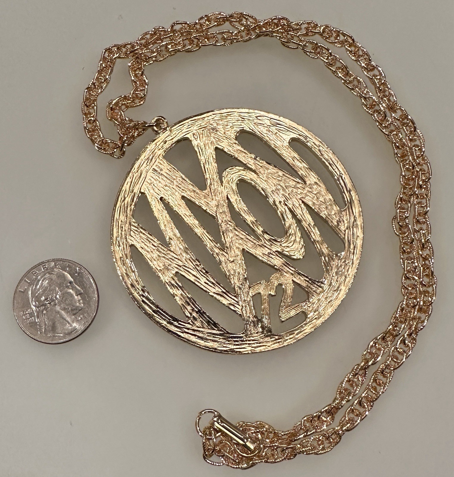Lot of 18 NOS 1972 Richard Nixon Campaign 3” Gold Medallion Necklaces Jewelry