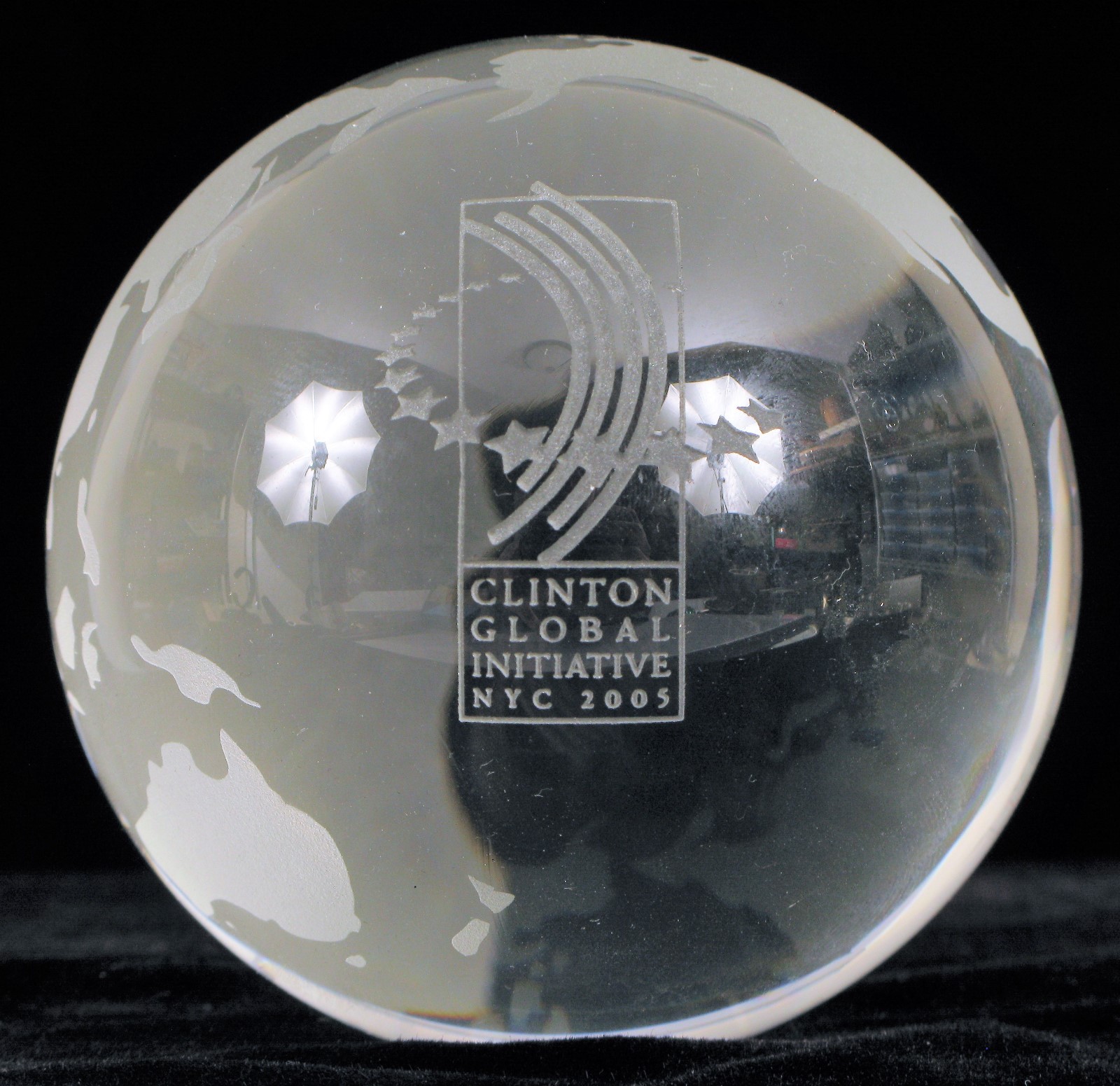 RARE HILLARY BILL CLINTON GLOBAL INITIATIVE GLOBE PAPERWEIGHT 2005 NEW YORK CITY