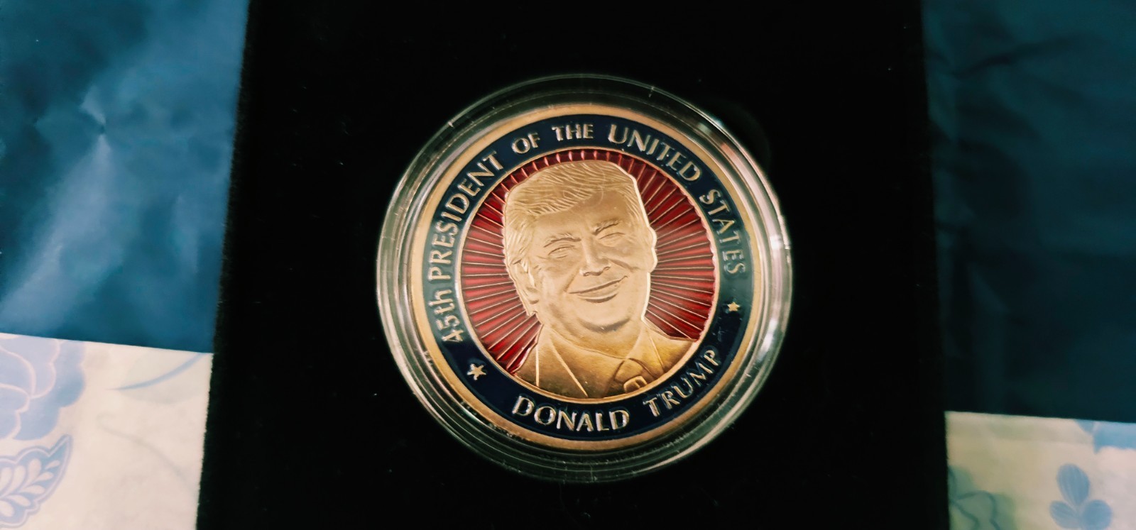 WHITE HOUSE CHALLENGE COIN PRESIDENT Donald Trump Presidential Seal New in Box