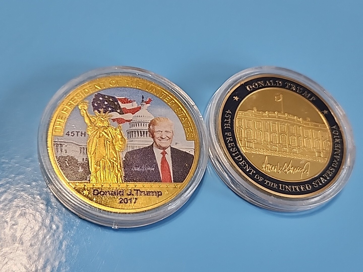 2017 45th President Donald Trump Presidential Seal Commemorative Lot 2 Coins