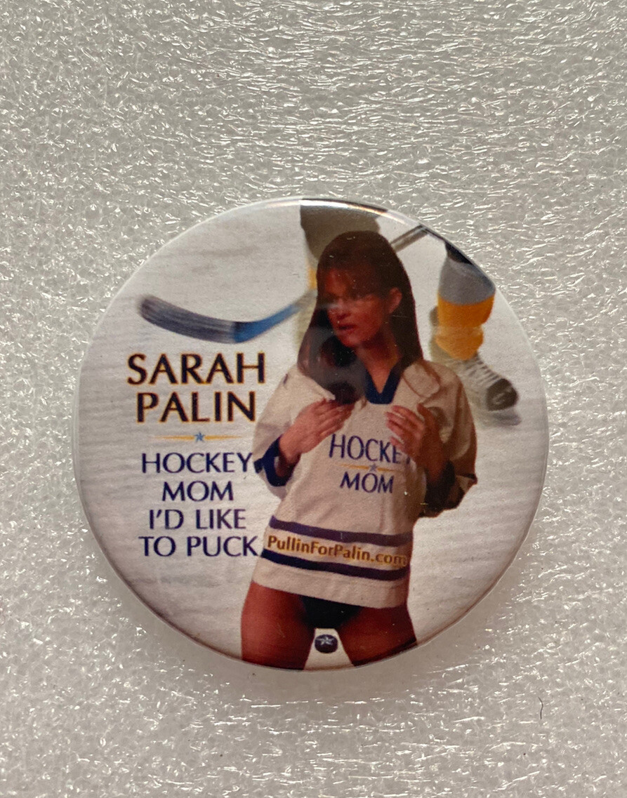 Sarah Palin Hockey Mom I’d Like to Puck Pinback Button Pin Political 2 1/8″