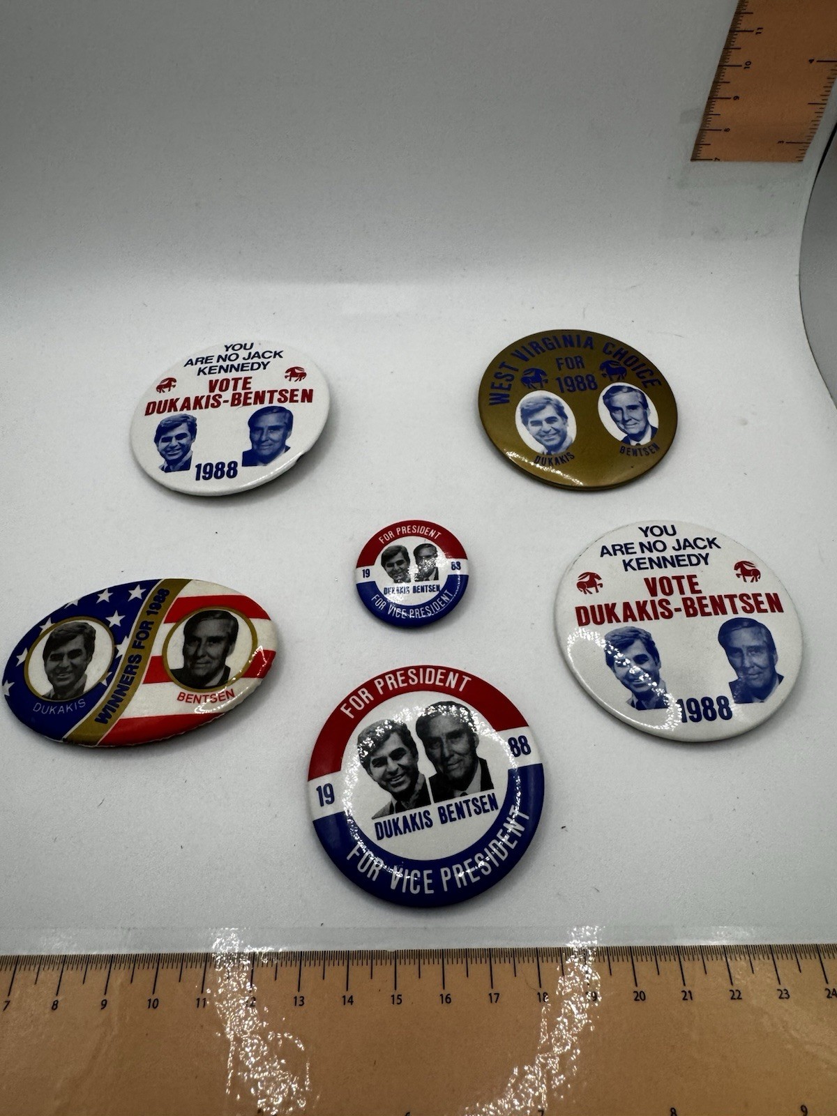 1988 Dukakis / Bentsen Presidential Campaign Pins Democratic Party Election (6)