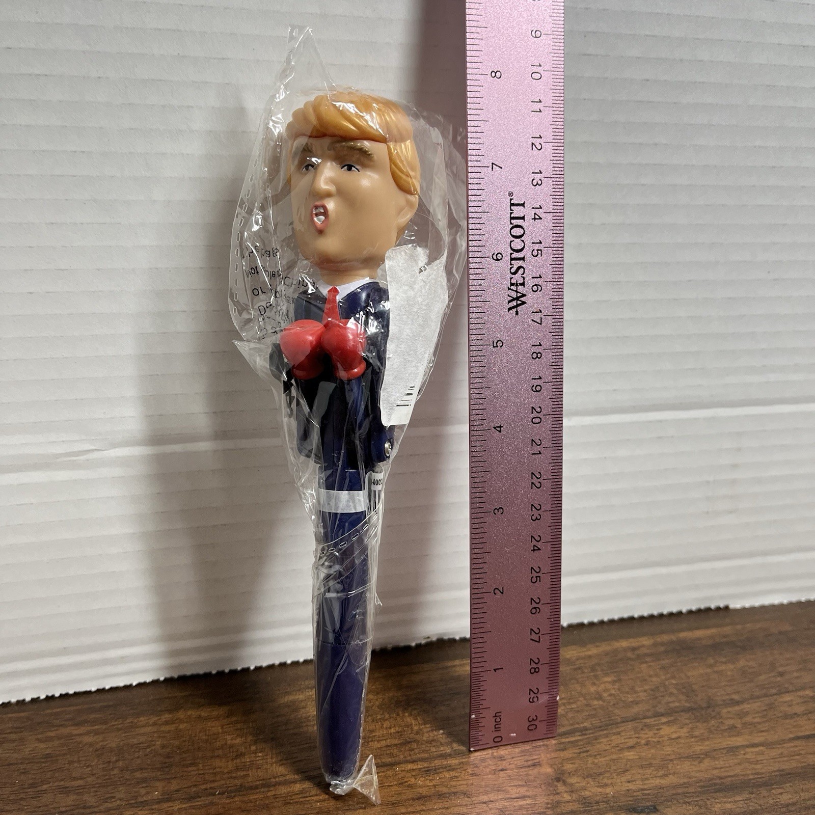 Brand New w/ tags – Donald Trump Talking Pen – Boxing Gloves
