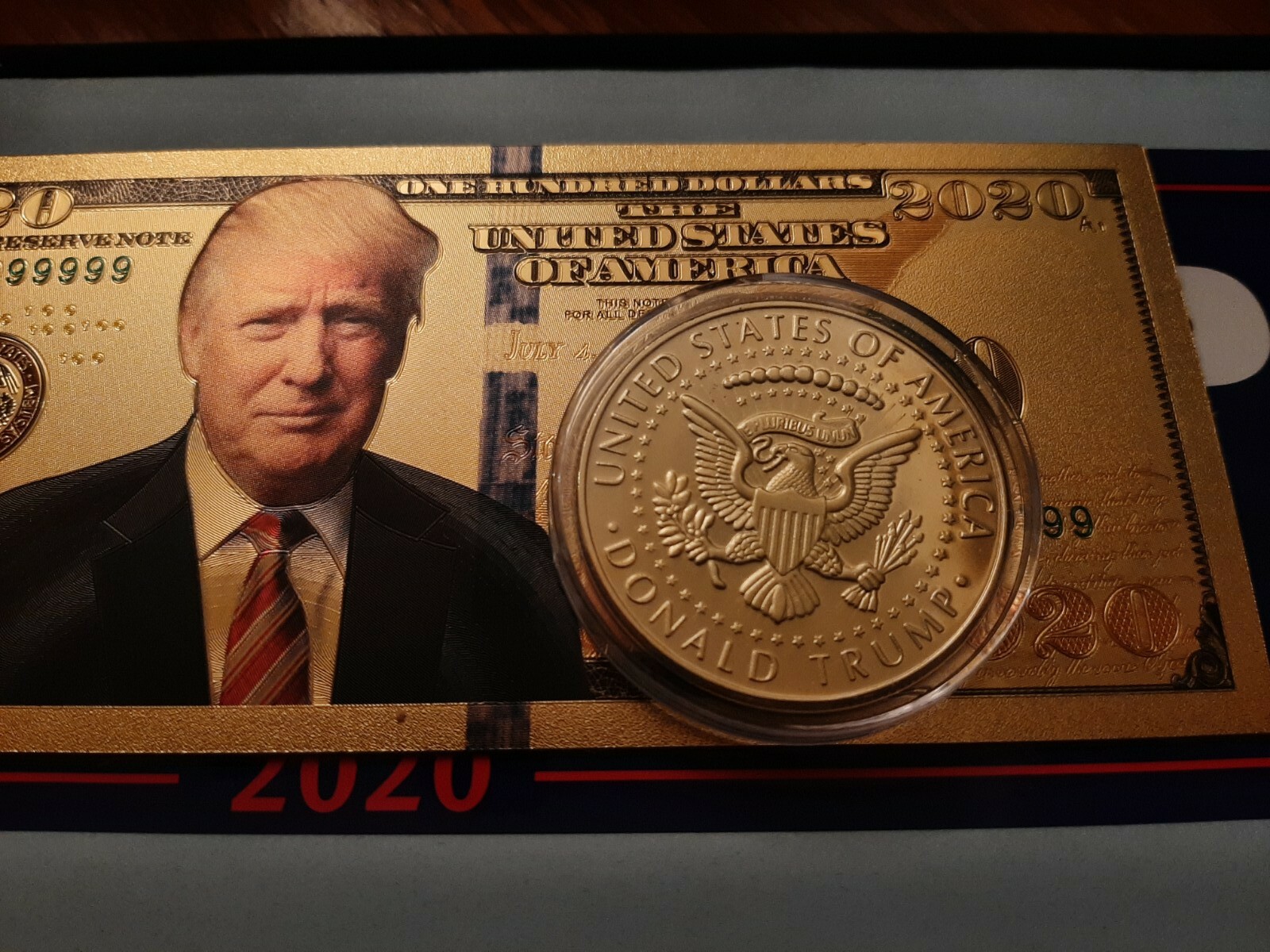 DONALD TRUMP 2020 COMMEMORATIVE SET GOLD COIN, BILL & DECAL BLUE VELVET FOLDER