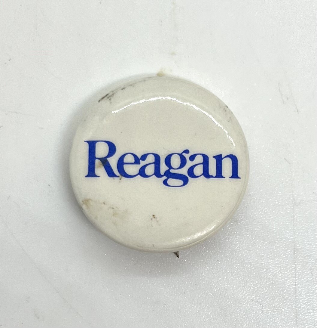 Vintage RONALD REAGAN For President Round White Pin Pinback Button