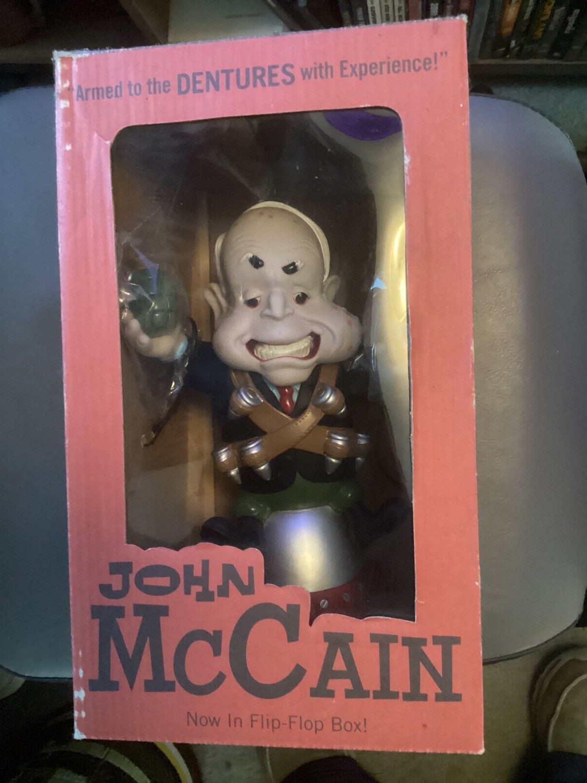 2008 John McCain 8.5″ Inch Political Vinyl Toy Figure by Reel FX Spumco – New