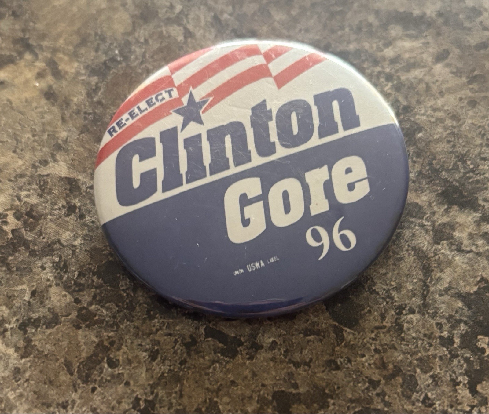 Bill CLINTON Al GORE 96’ Red White and Blue Flag Presidential Campaign 2” Button