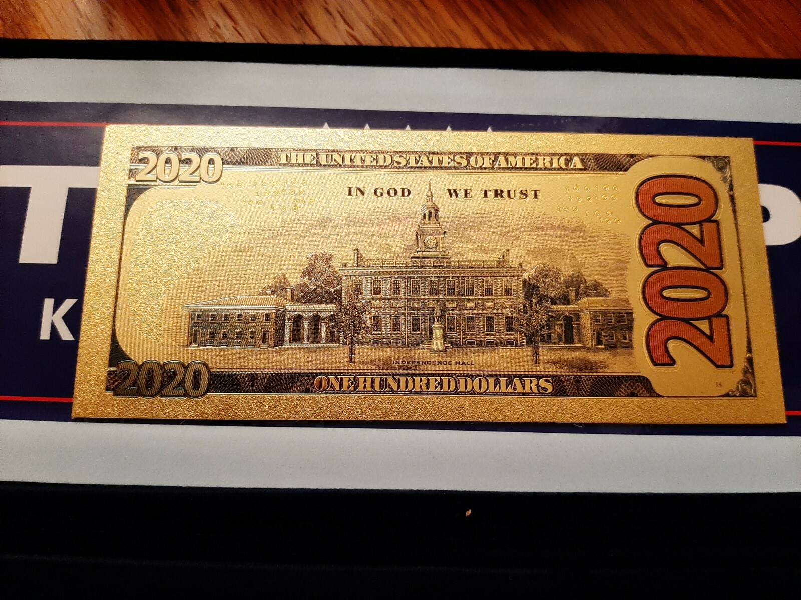 DONALD TRUMP 2020 COMMEMORATIVE SET GOLD COIN, BILL & DECAL BLUE VELVET FOLDER
