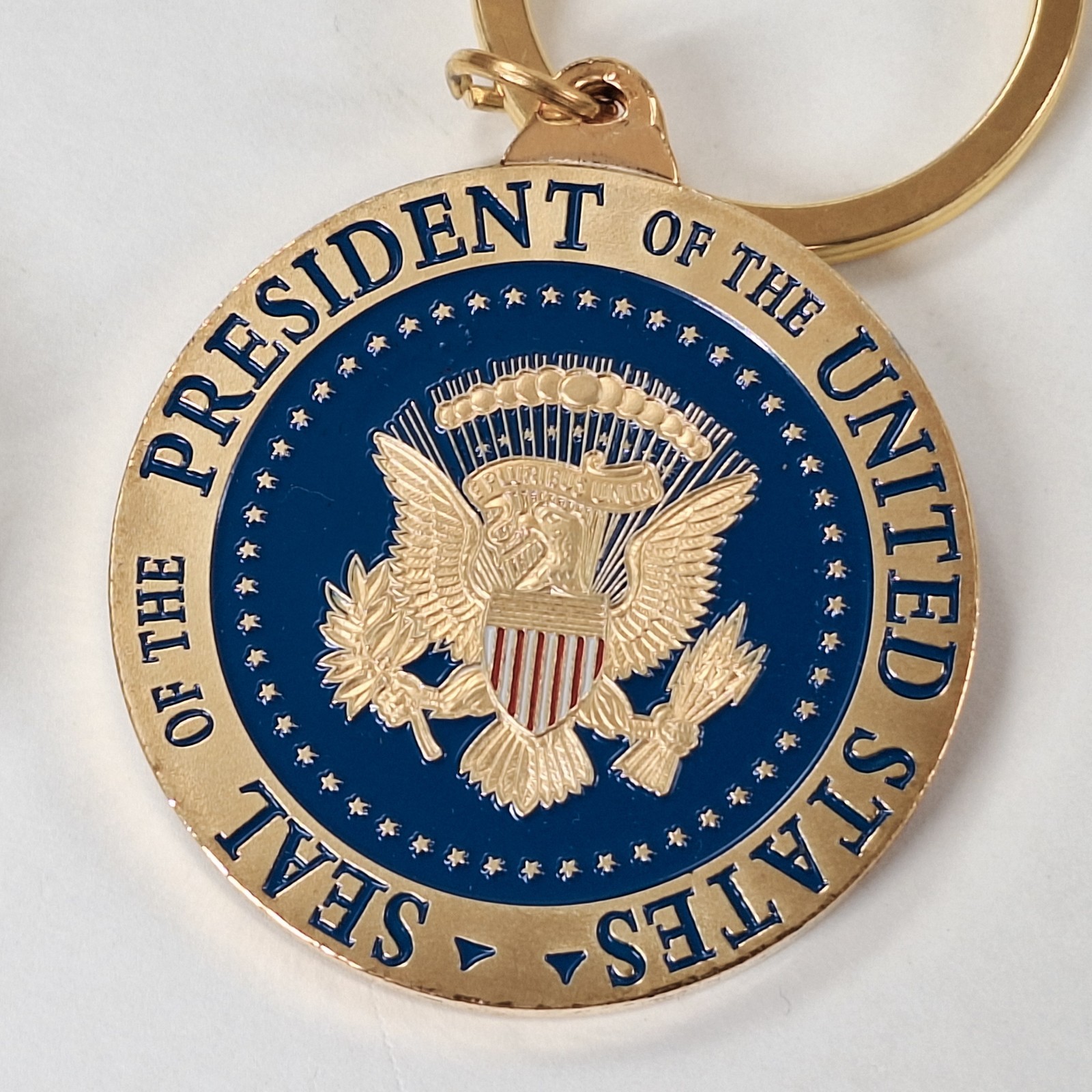 Donald Trump 2020 Keep America Great 45th Presidential Seal Gold Coin & Keychain