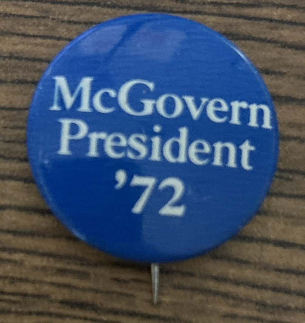 Vintage McGovern President ’72 Pinback Pin Badge Button 1 1/8″ Blue White