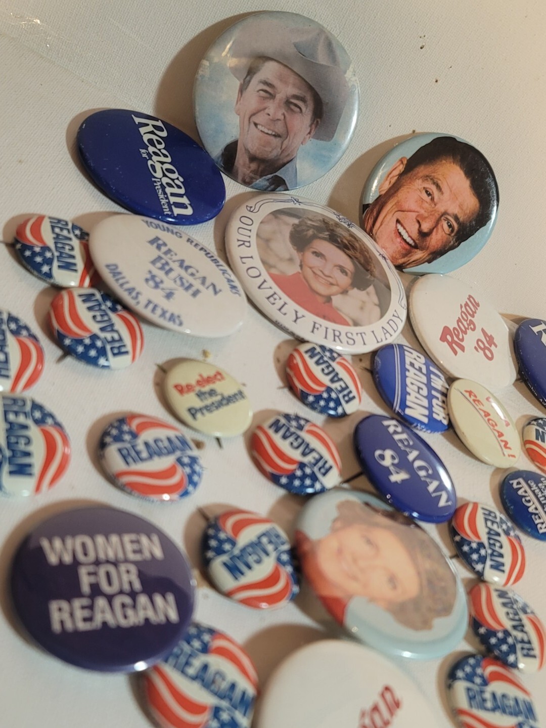 Ronald Reagan LOT of 25 campaign pin button political + 2 Nancy’s….