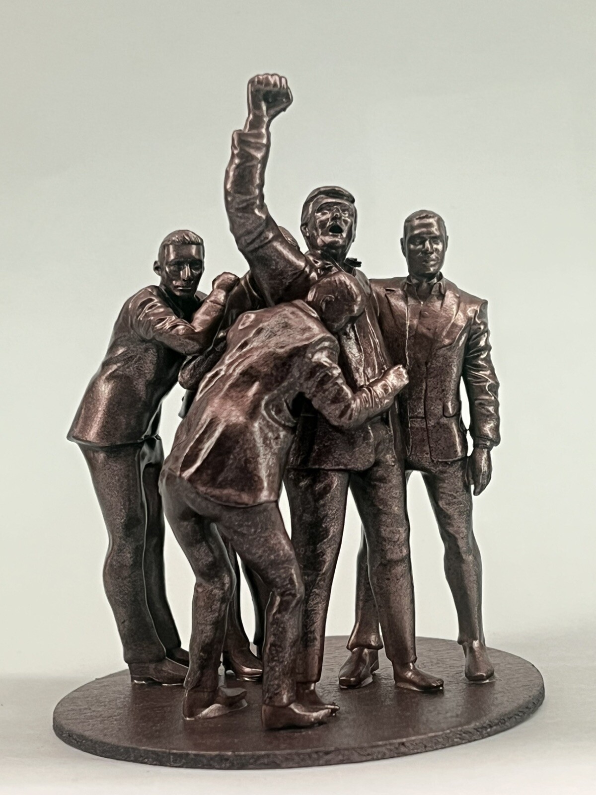Trump FIGHT! Statue – Trump with Secret Service Agents 4 inch – Oil Bronze color