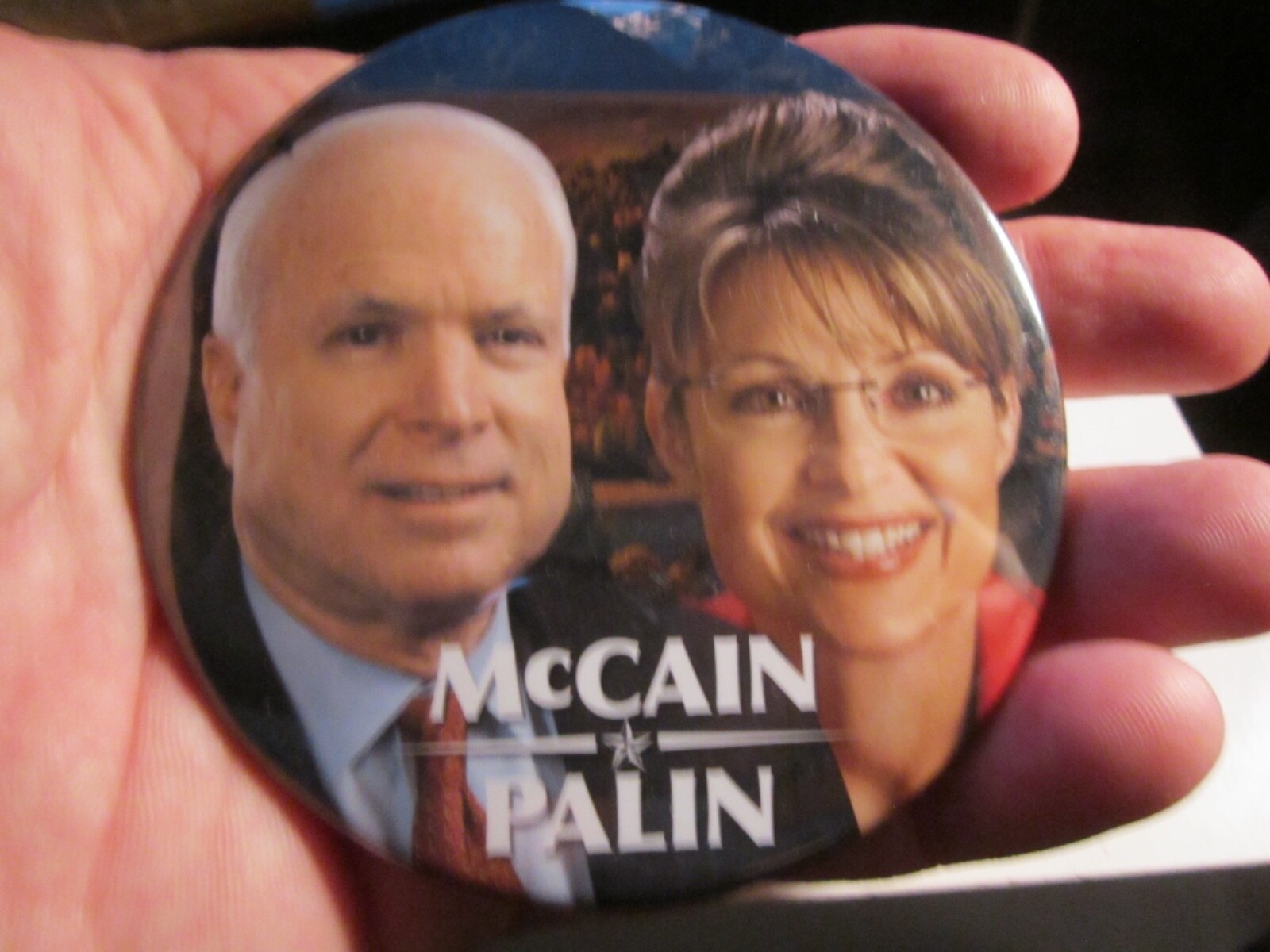 MCCAIN PALIN PRESIDENTIAL CAMPAIGN BUTTON PIN – 3 1/2″ – BN