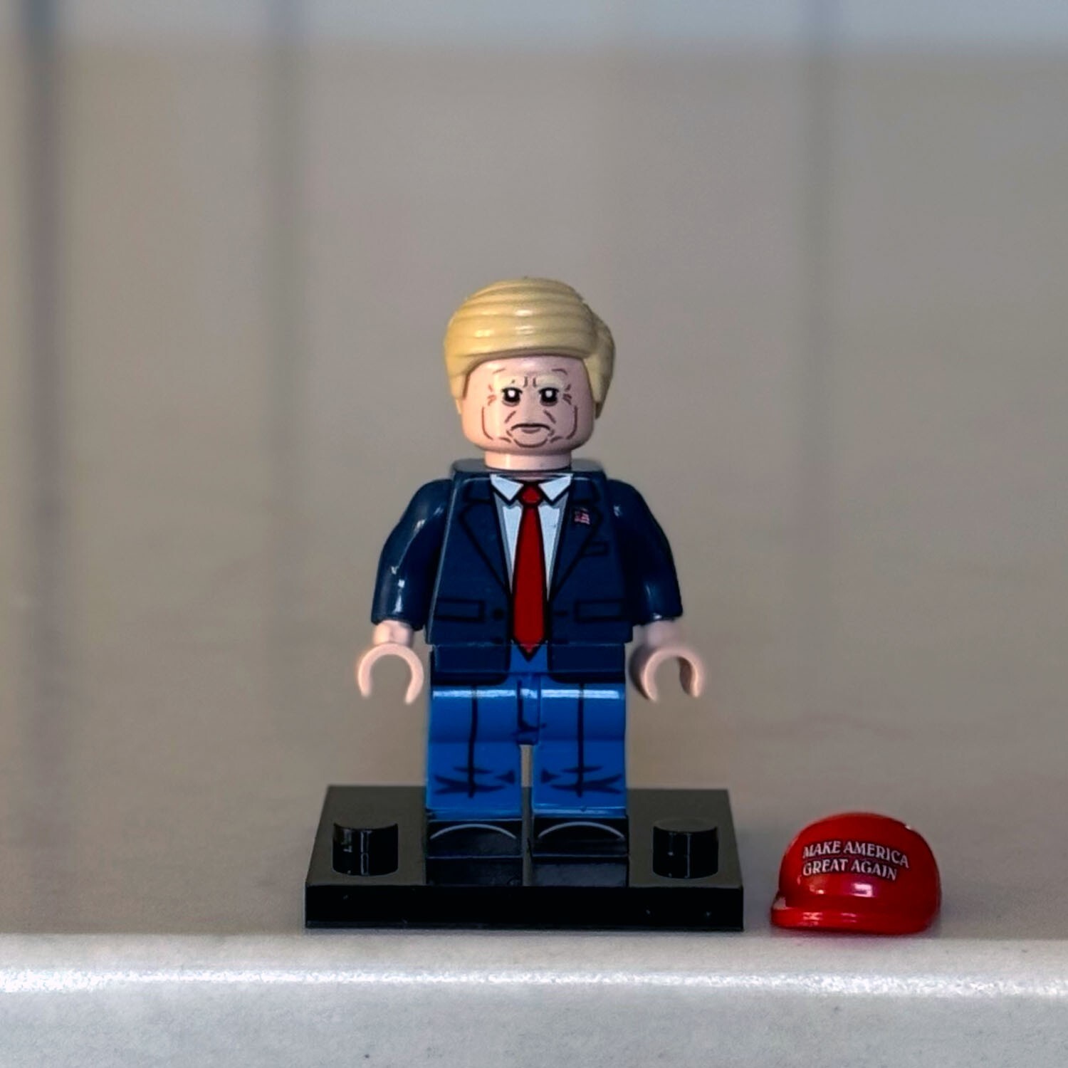 BRAND NEW President Donald Trump Lego Minifigure w/ MAGA Hat – FREE USA Shipping