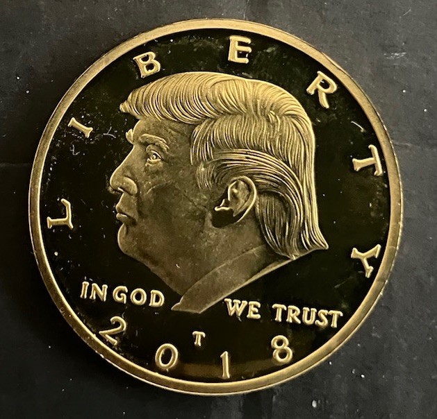 2018 Donald Trump Liberty Collector Round Gold Tone In Protective Plastic Case
