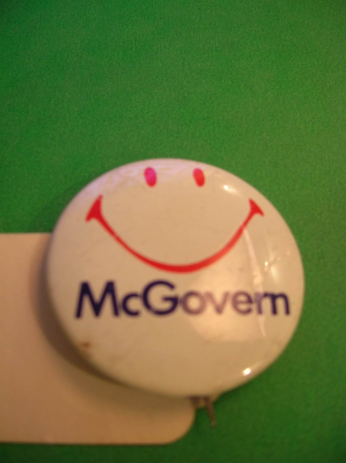 George McGovern Smiley Face Pin Back Campaign Button Presidential Smile